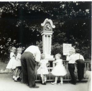 No wonder the two fibbers can't tell time. Look at the clock!